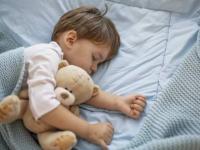 تنها خوابیدن کودک